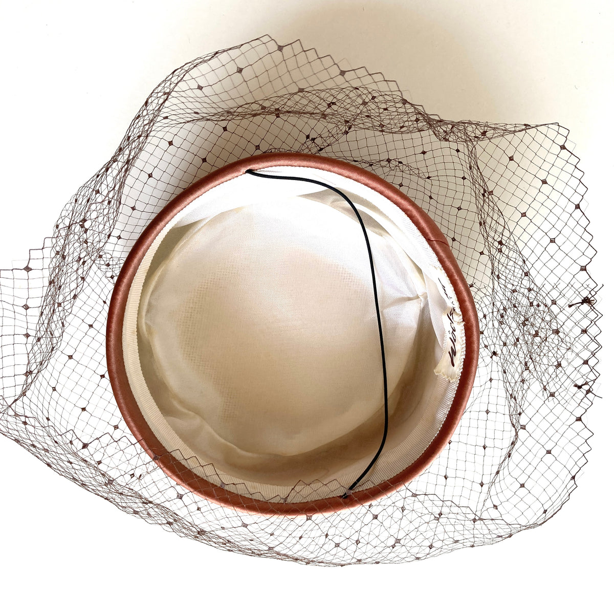 Vintage 50’s light brown velvet pillbox hat w satin ribbon and matching veil Vintage 50s 60s Bronze/ Copper Brown Pill Box Hat w/ Veil  main image 4
