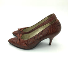 Load image into Gallery viewer, Vintage 50s Mid Tan Crocodile Skin Stiletto Heeled Court Shoes w/ Dainty Bows Made In Italy By Reginetta-Accessories, For Her-Brand Spanking Vintage