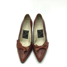 Load image into Gallery viewer, Vintage 50s Mid Tan Crocodile Skin Stiletto Heeled Court Shoes w/ Dainty Bows Made In Italy By Reginetta-Accessories, For Her-Brand Spanking Vintage